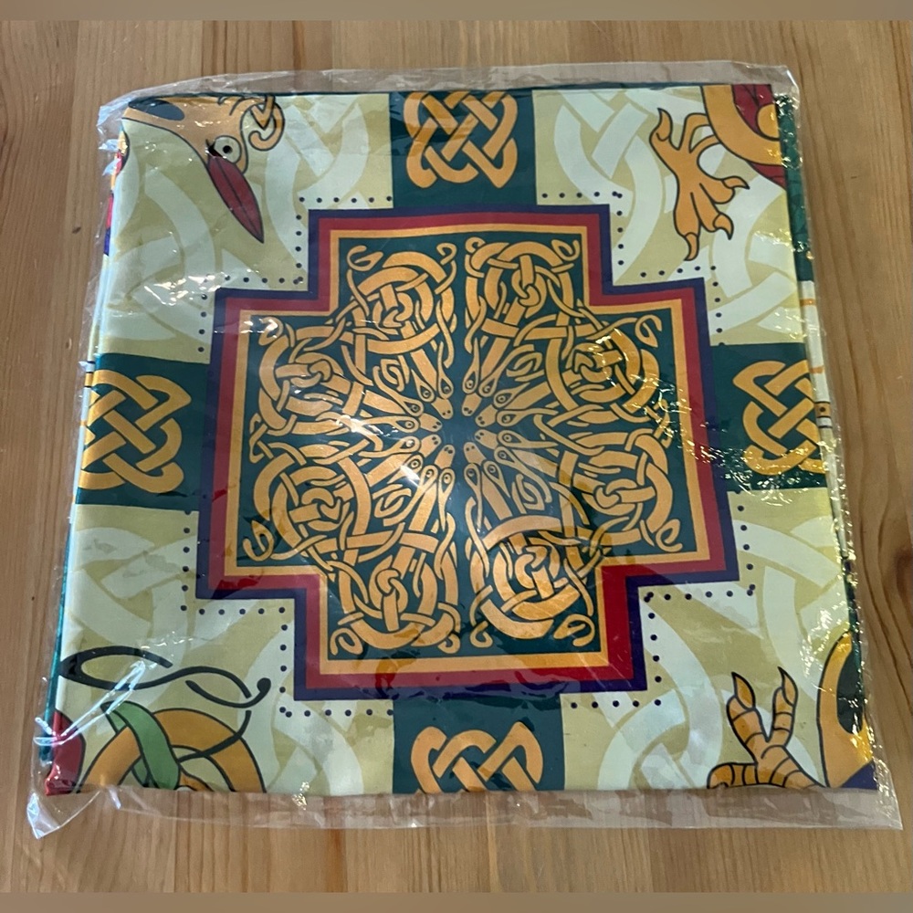 NWT Book of Kells Celtic Knot Pattern Scarf A Gift of Ireland 27”x27”